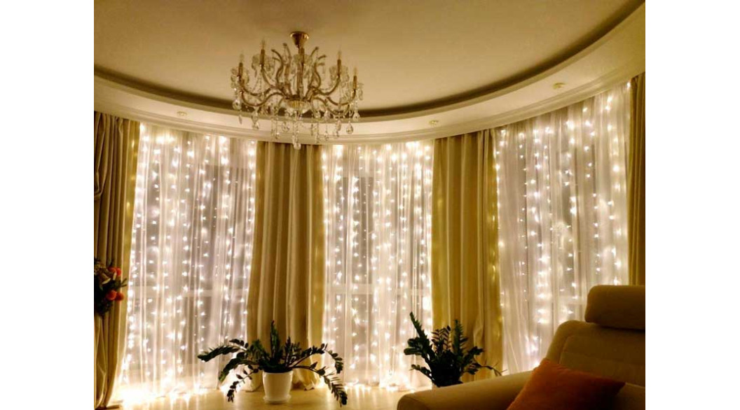 Як повісити гірлянду на вікно: 7 ідей до Нового року