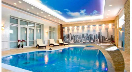 Як вибрати освітлення для натяжної стелі: практичні поради